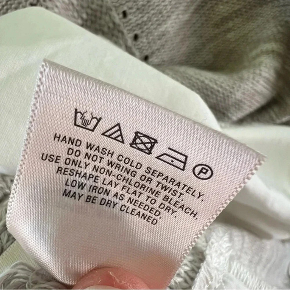 Moth Anthropologie Mixed Media Sweater Blouse Gray and White Size Medium - Picture 9 of 10